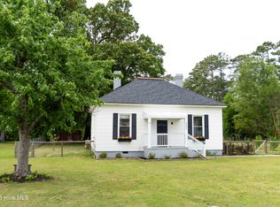 902 Jenkins Ave, Maysville, NC 28555