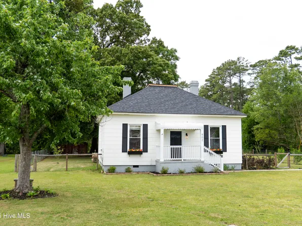 902 Jenkins Avenue, Maysville, NC 28555