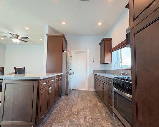5th image of 10407 Wilsey Ave