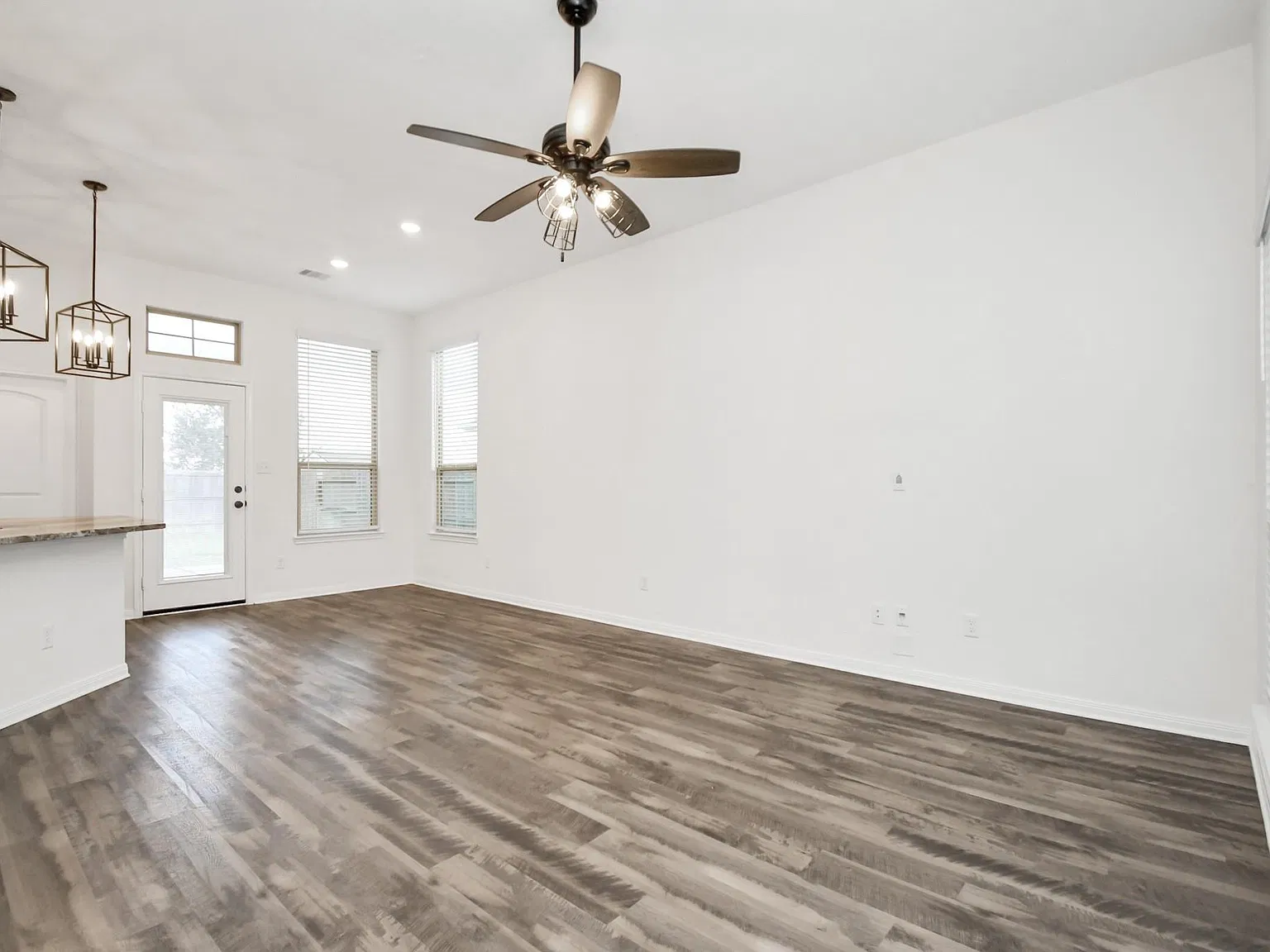 3 bed, 2.0 bath, 1289 sqft, $1,850 — Photo 4