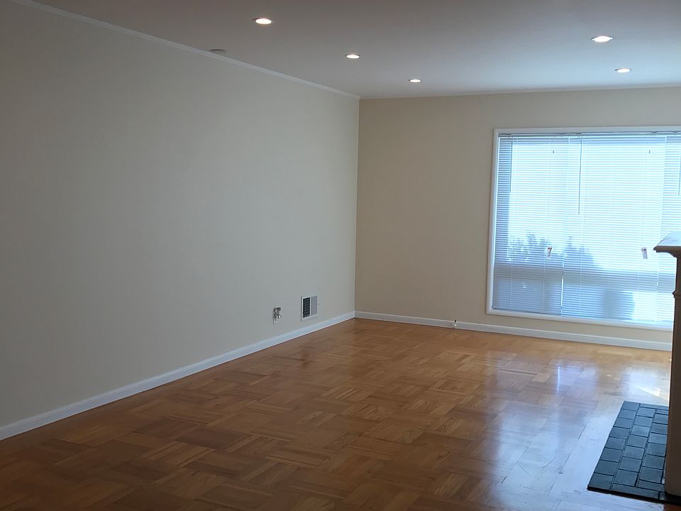1st image of 48 Eastgate Dr