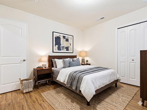 4th image of 3511 Estrella Dr