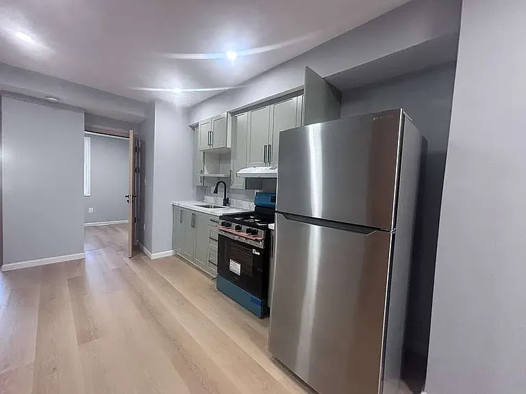 150 36th St NE — Photo 5