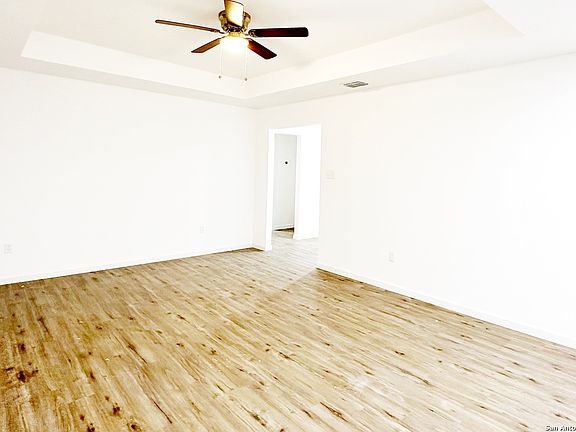3rd image of 653 County Road 5715