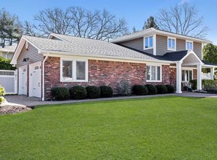 12 Colgate Ln, Woodbury, NY 11797