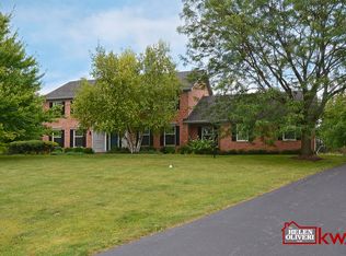 1 Kathy Ln, Hawthorn Woods, IL 60047