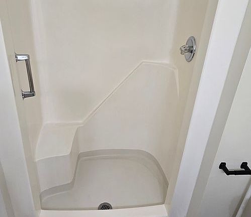5th image of 325 Lamplighter Cir