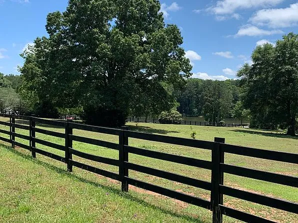 15 Meadow Rdg, Social Circle, GA 30025