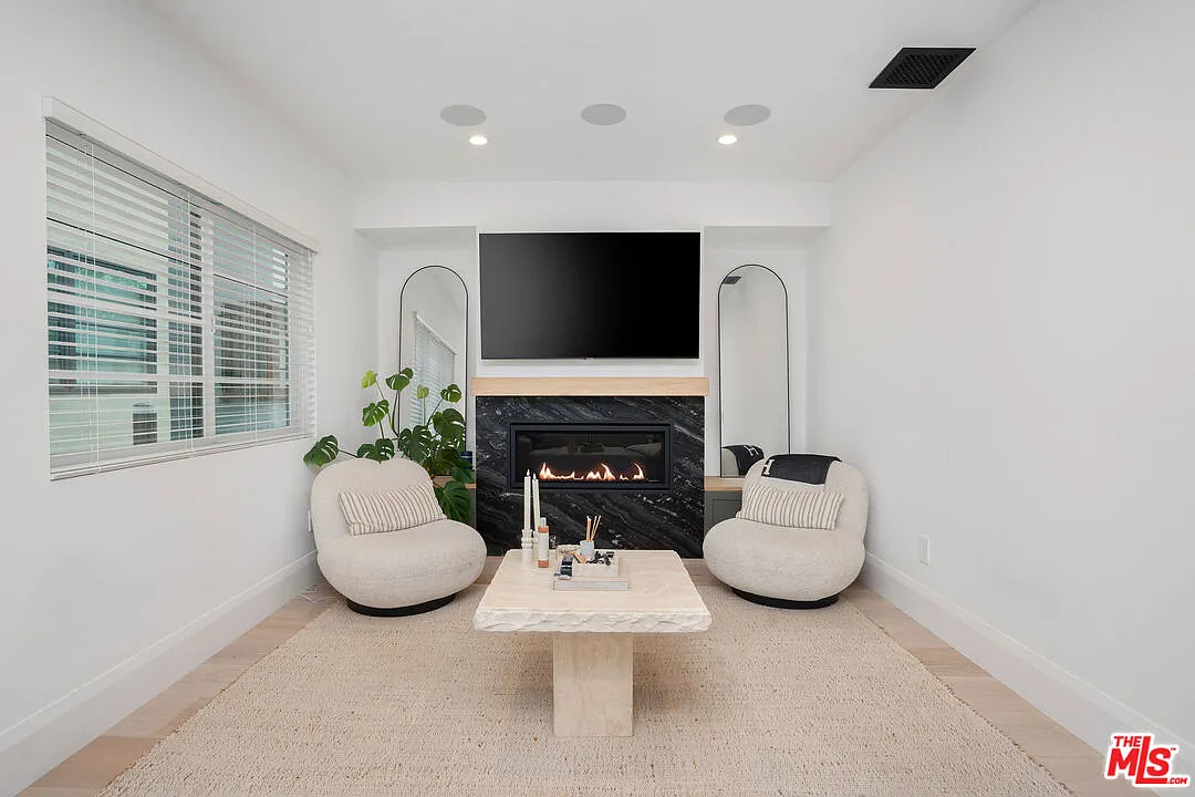 2 bed, 2.5 bath, 1400 sqft, $4,950 — Photo 1