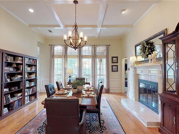 4th image of 350 Craig Cir