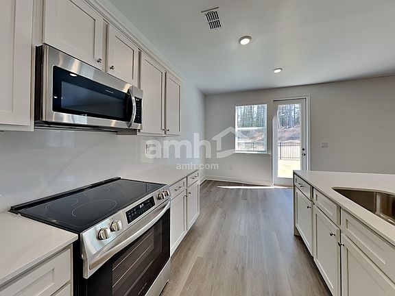 3rd image of 955 Carnelian Ln