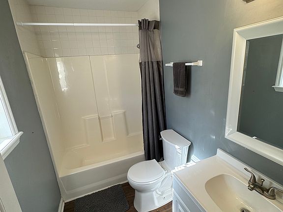 3rd image of 1025 Blackwell Ct APT A