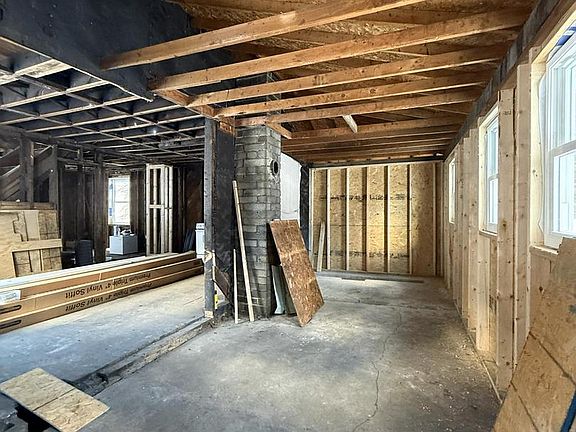 5th image of 100 Meade St