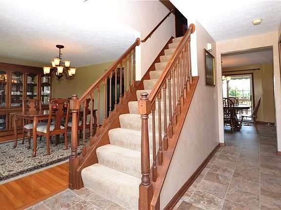 3rd image of 50 Kingston Dr