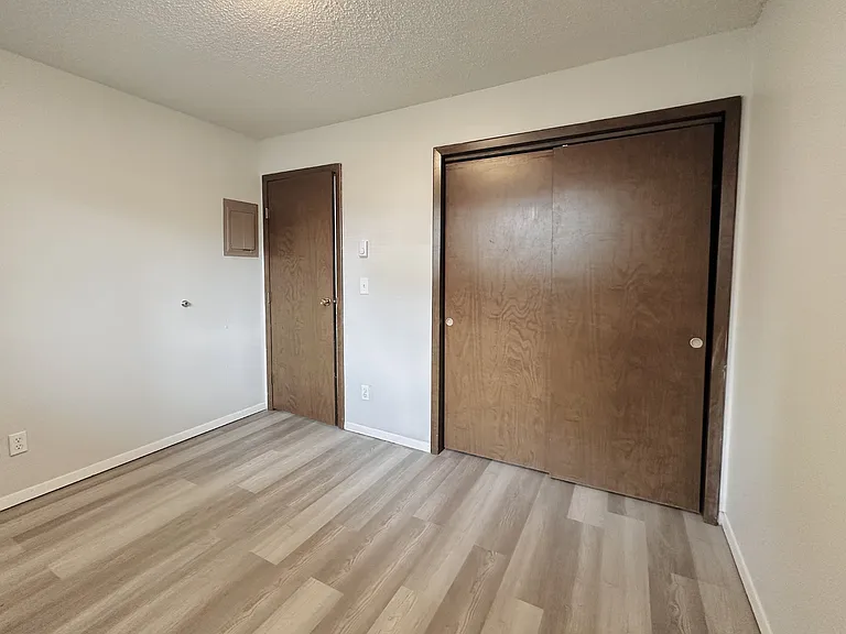 319 E 6th St — Photo 13