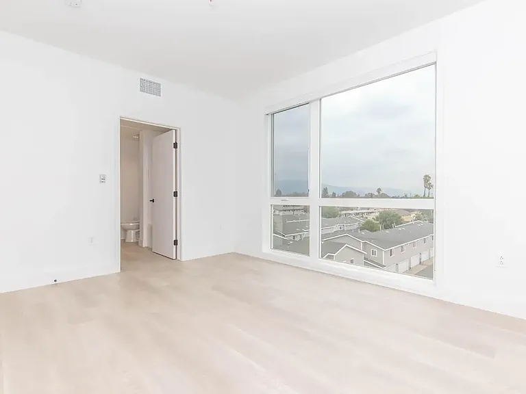 Begonia Place Luxury Apartments — Photo 113