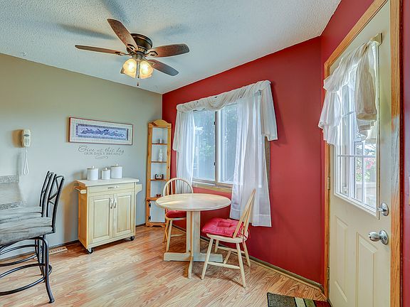5th image of 12839 Chisholm St NE