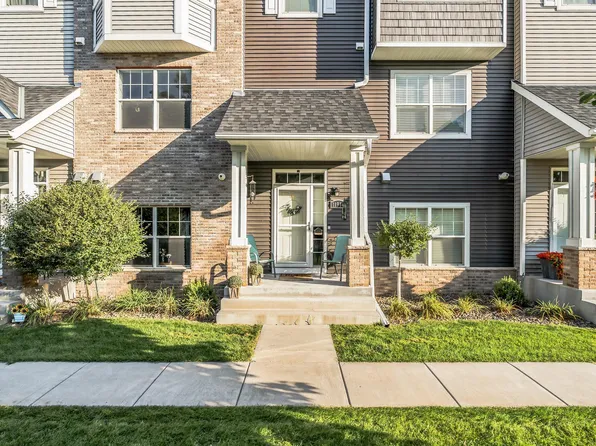 11914 Emery Village Dr N, Champlin, MN 55316