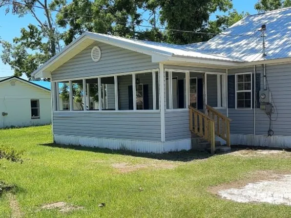 66 Currie St, Hazlehurst, GA 31539