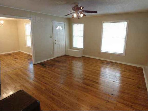 2nd image of 814 Drummond Dr