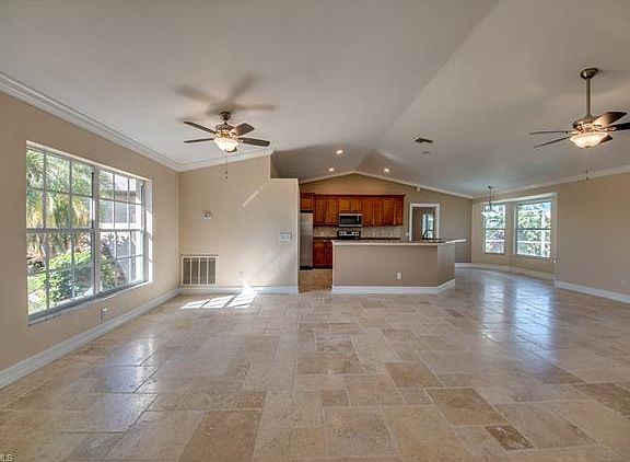 5th image of 2529 Beach Pkwy W