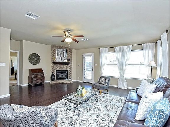 3rd image of 141 Florenz Ln