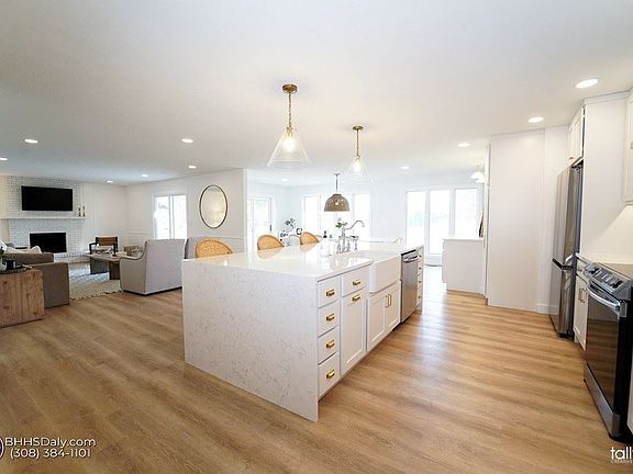 5th image of 303 Lakeside Dr