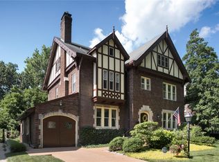 7246 Westmoreland Dr, Saint Louis, MO 63130