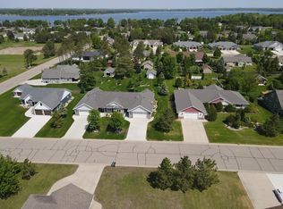 910 Lake Forest Cir, Detroit Lakes, MN 56501
