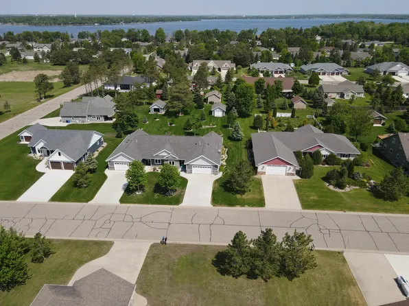 910 Lake Forest Cir, Detroit Lakes, MN 56501