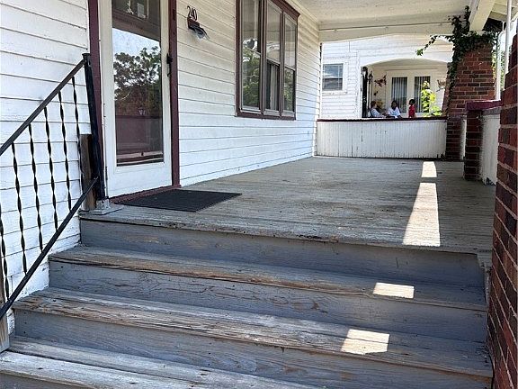 4th image of 238 Clarencedale Ave