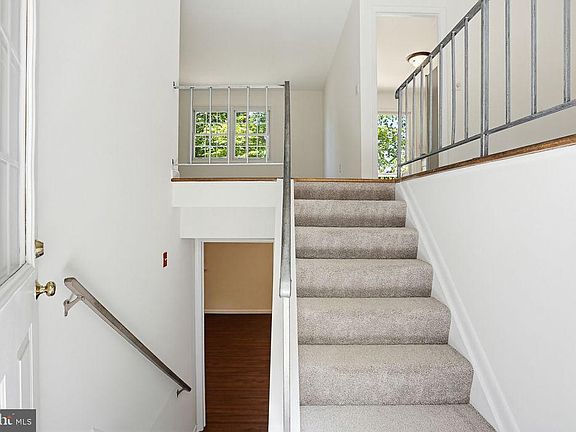 5th image of 1052 Lido Dr