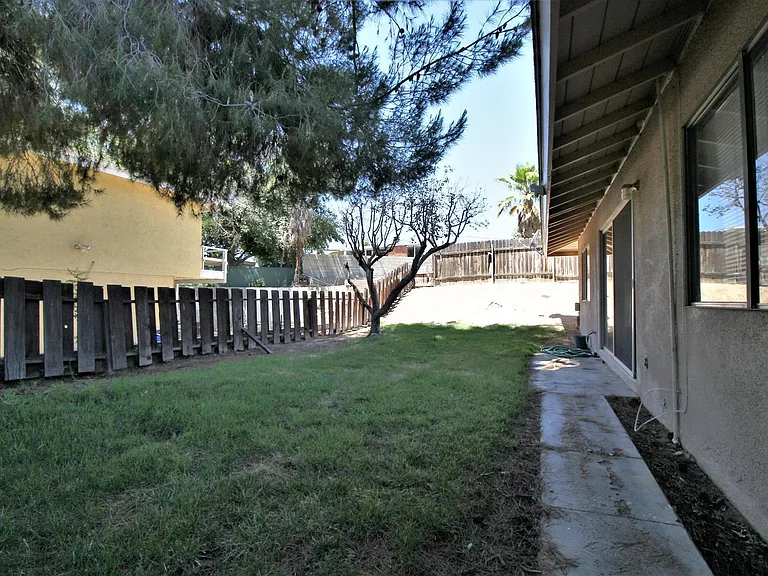 14236 Oxford Pl — Photo 10
