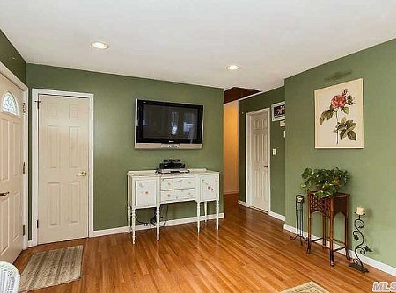 3rd image of 545 Rockaway St