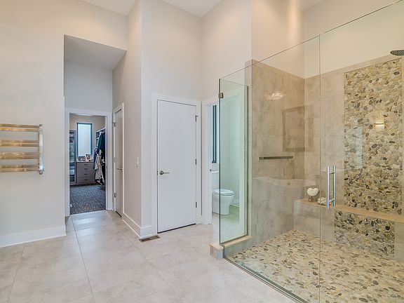 3rd image of 380 Acacia Cir
