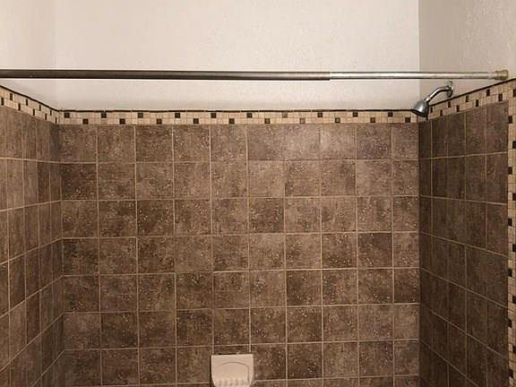 4th image of 105 Evelyn St