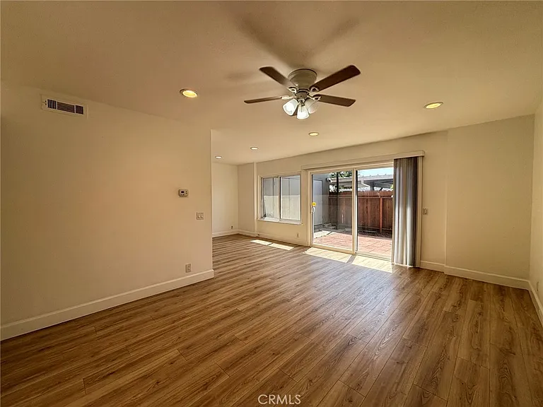 4646 Larwin Ave — Photo 13