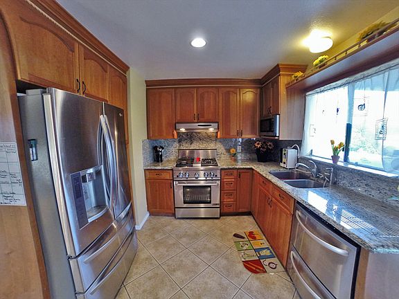 2nd image of 3032 E Cindy St