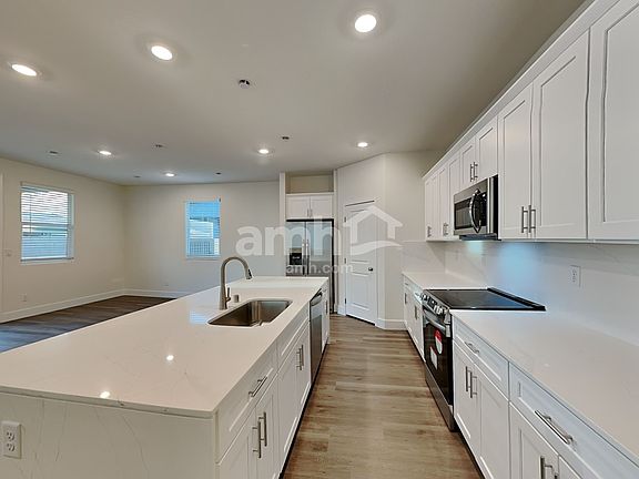 3rd image of 10374 Bee Balm St