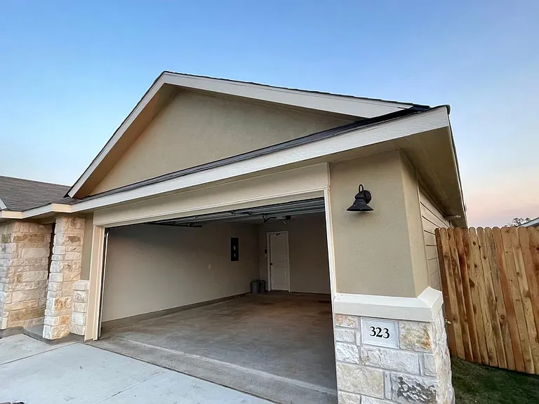 323 Durango Downs Dr — Photo 2