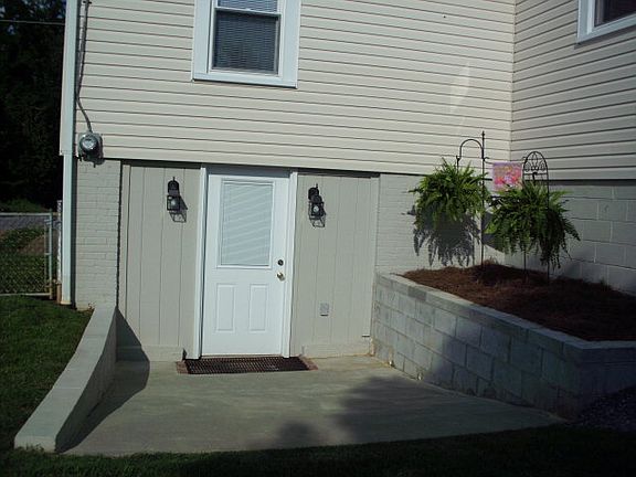 2nd image of 213 Northwest Blvd
