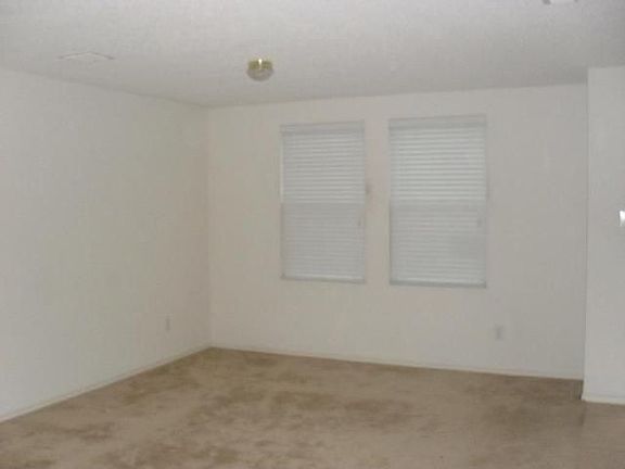 5th image of 2140 Edgewood Dr