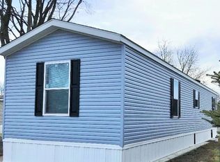 142 Lawrence St, Mahomet, IL 61853