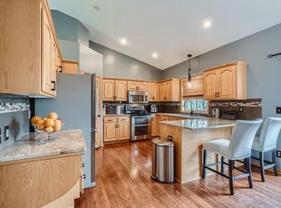 913 S Elm St, Belle Plaine, MN 56011