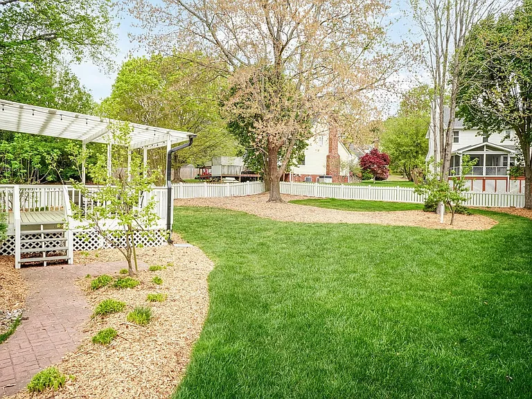 2405 Coxindale Dr — Photo 10