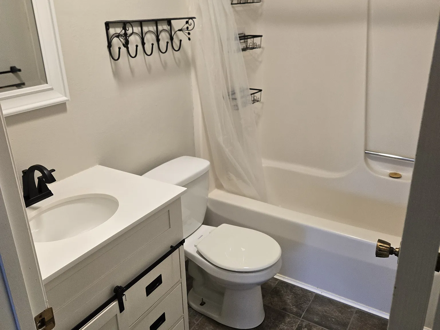 1 bed, 740 sqft, $795 — Photo 2