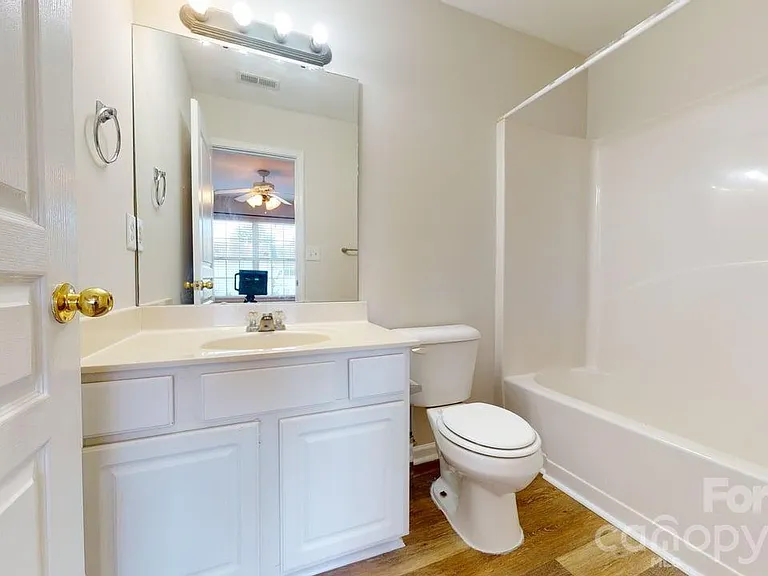 5545 Seths Dr — Photo 10