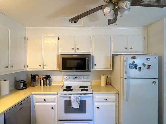 2nd image of 3344 Sandy Way APT 27
