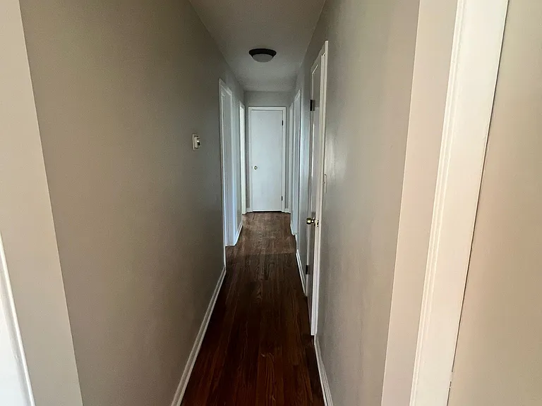 5203 Henry St — Photo 2