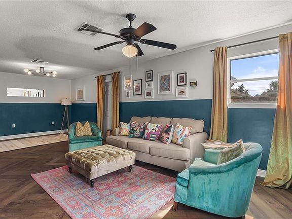 5th image of 313 Riverdale Dr